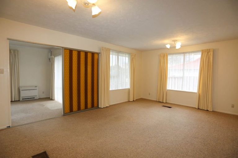 Photo of property in 6 Karnak Crescent, Russley, Christchurch, 8042