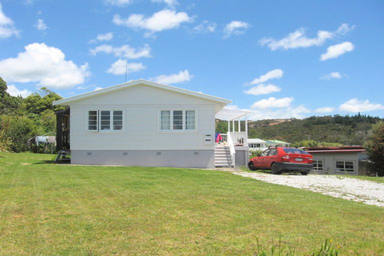 Photo of property in 10 Leslie Road, Cable Bay, 0420