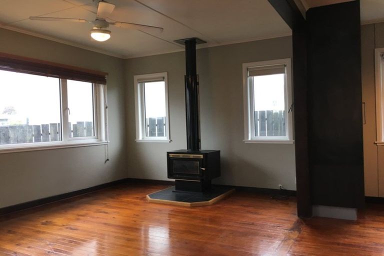 Photo of property in 3/24 Woodside Road, Massey, Auckland, 0614