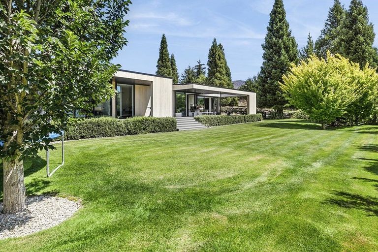 Photo of property in 1 Mcrae Rise, Wanaka, 9305