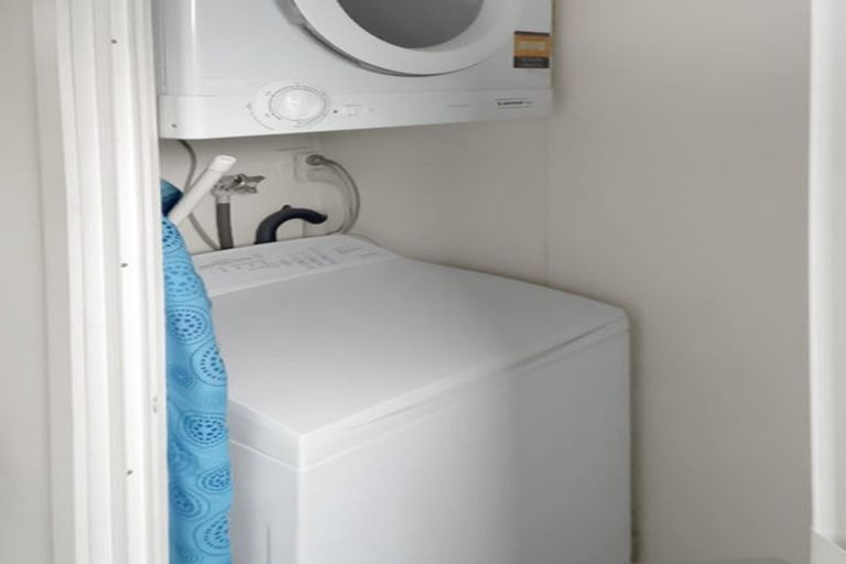 Photo of property in 2 Waireka Road, Omata, New Plymouth, 4374