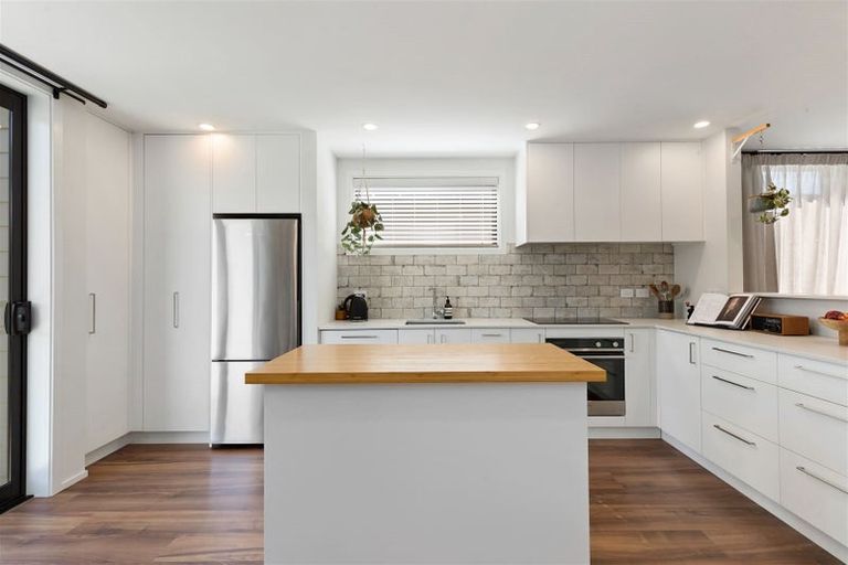 Photo of property in 4 Leaning Rock Lane, Wanaka, 9305