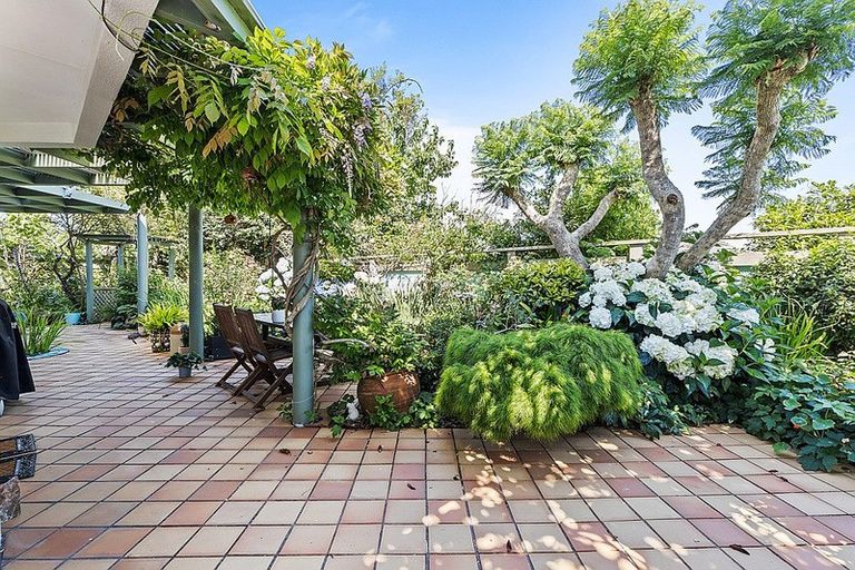 Photo of property in 2/7 Otakau Road, Milford, Auckland, 0620