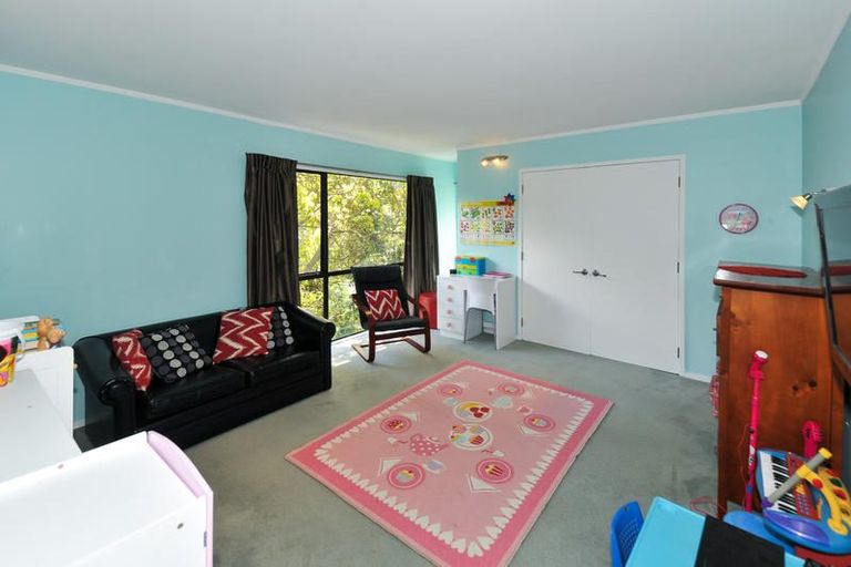 Photo of property in 909 East Coast Road, Northcross, Auckland, 0632