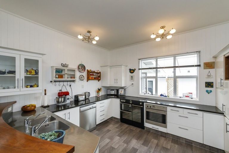 Photo of property in 2 Fagan Street, Sanson, 4817