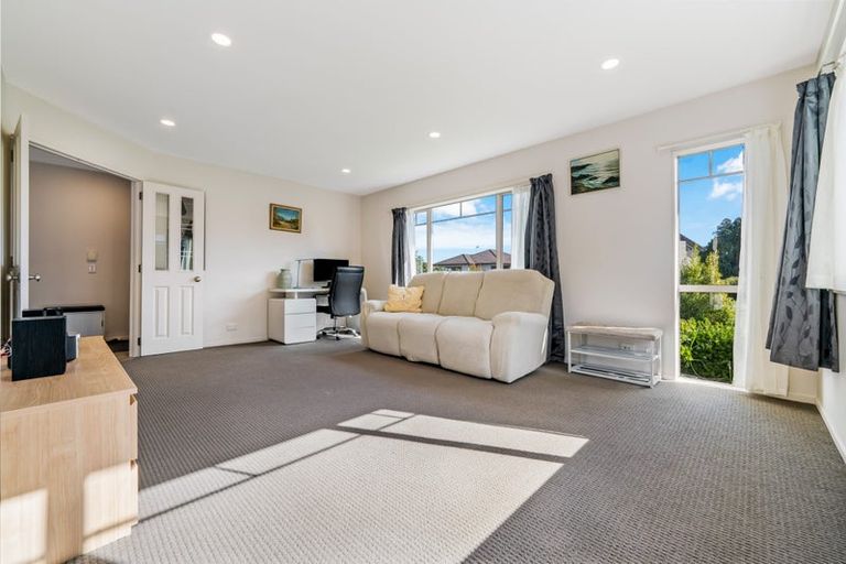 Photo of property in 11 Kouras Place, Flat Bush, Auckland, 2016