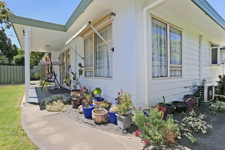 Photo of property in 2/1003 Caroline Road, Mayfair, Hastings, 4122