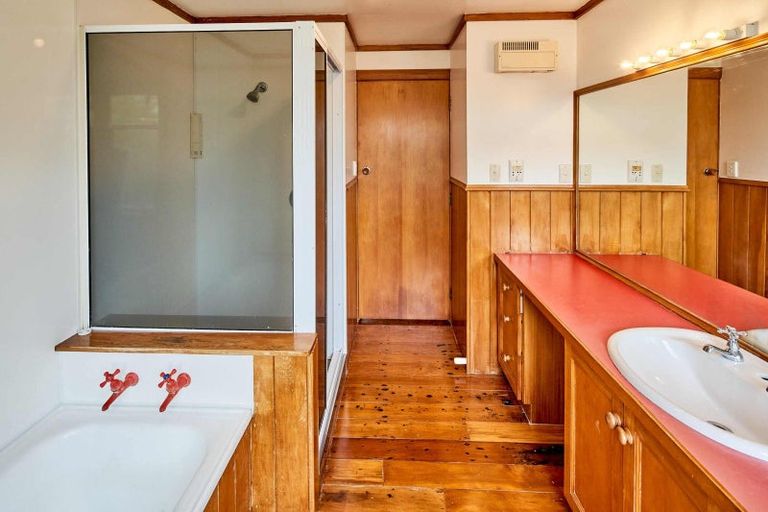 Photo of property in 5 Mason Street, Moera, Lower Hutt, 5010