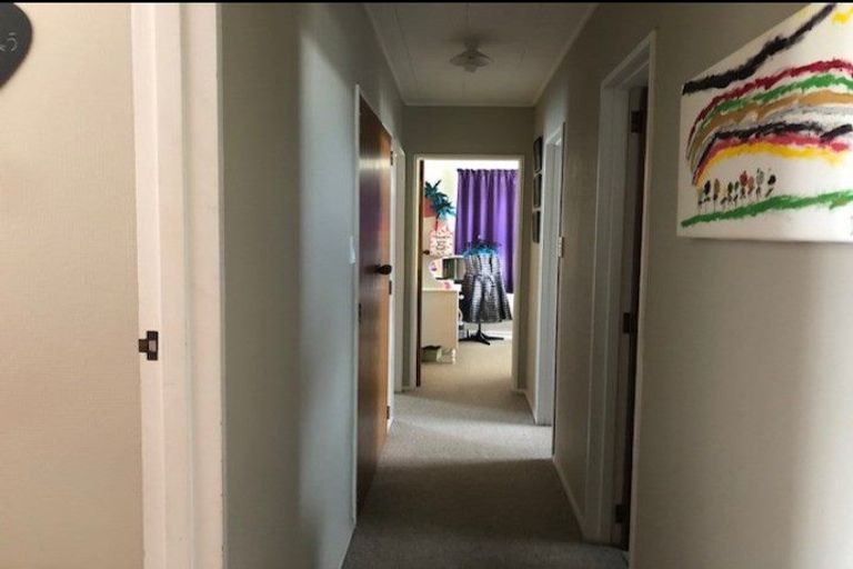 Photo of property in 1 Bale Place, Havelock North, 4130