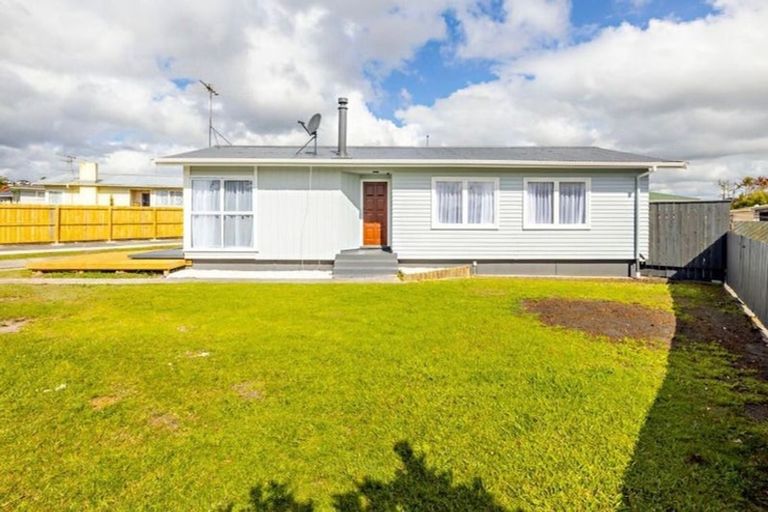 Photo of property in 24 President Avenue, Papakura, 2110