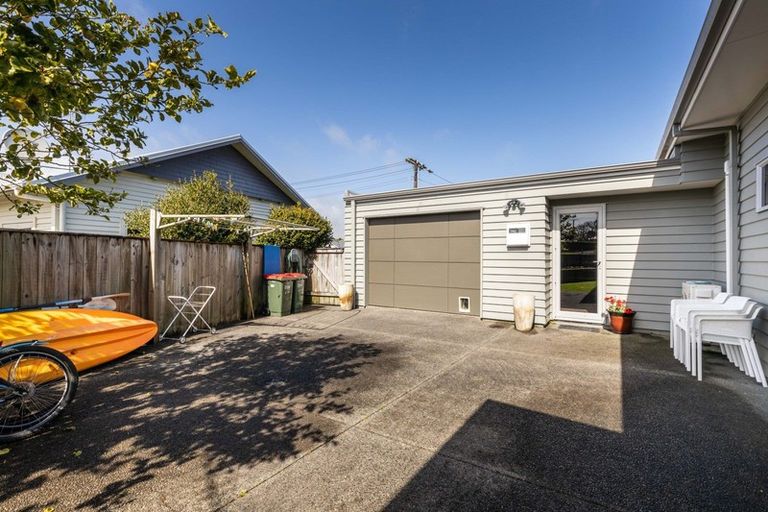 Photo of property in 4 Neve Place, Strandon, New Plymouth, 4312