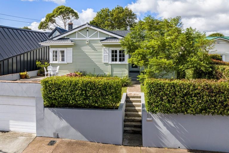 Photo of property in 11 Pasadena Avenue, Point Chevalier, Auckland, 1022