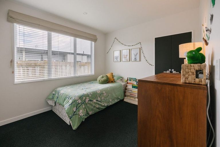 Photo of property in 10 Monaco Grove, Fitzherbert, Palmerston North, 4410