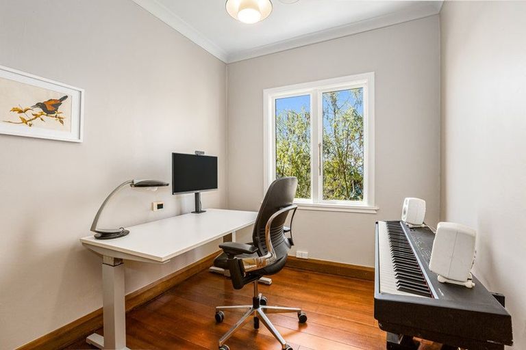 Photo of property in 13 Thane Road, Roseneath, Wellington, 6011