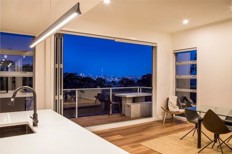 Photo of property in 8b Huka Road, Birkenhead, Auckland, 0626