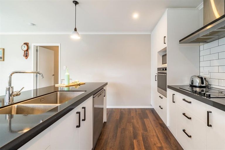 Photo of property in 36 Te Kaeaea Crescent, Wallaceville, Upper Hutt, 5018