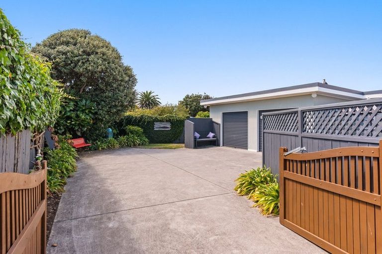 Photo of property in 5 Eruini Street, Waikanae Beach, Waikanae, 5036