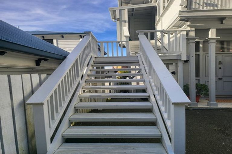 Photo of property in 133 Grant Road, Thorndon, Wellington, 6011