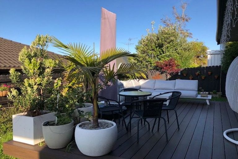 Photo of property in 22 Zefiro Drive, Massey, Auckland, 0614