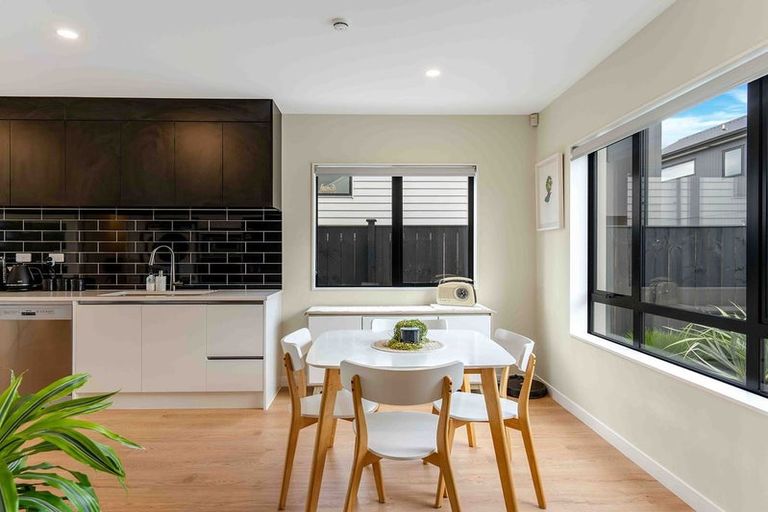 Photo of property in 22a Lumbarda Drive, Kumeu, 0810