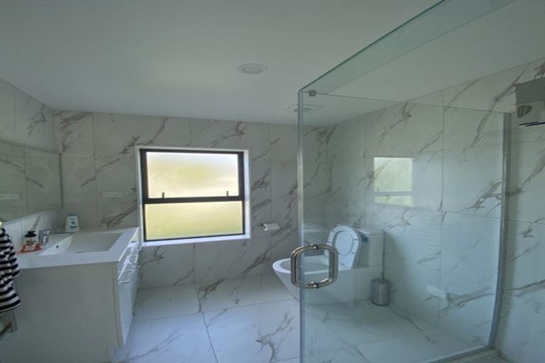 Photo of property in 13c Orton Street, Glenfield, Auckland, 0627