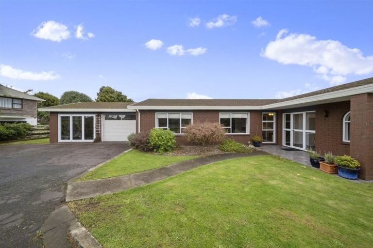 Photo of property in 11 Matai Place, Hawera, 4610