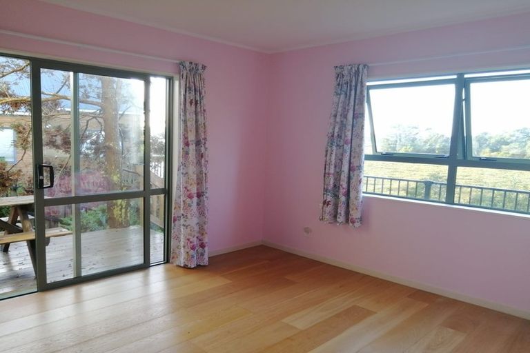 Photo of property in 14 Bedford Street, Te Atatu South, Auckland, 0610