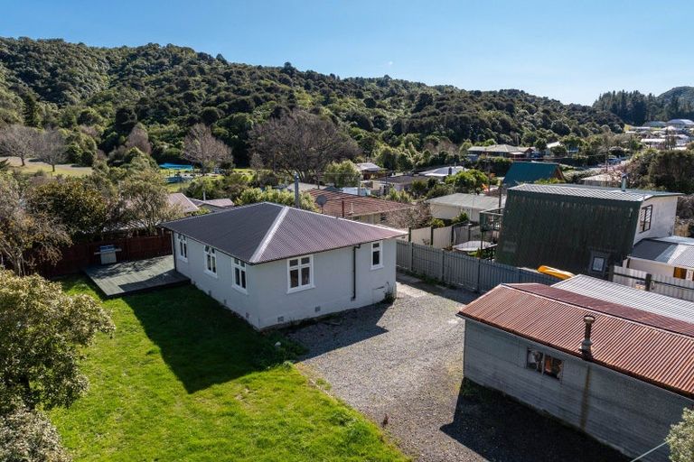 Photo of property in 49 Hampden Street, Picton, 7220