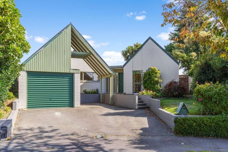 Photo of property in 20 Hillcrest Place, Avonhead, Christchurch, 8042