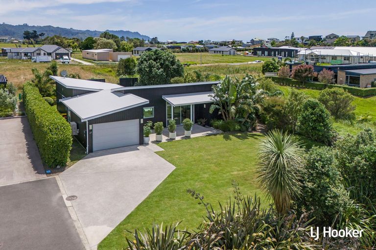Photo of property in 22 Surfers Avenue, Waihi Beach, 3611