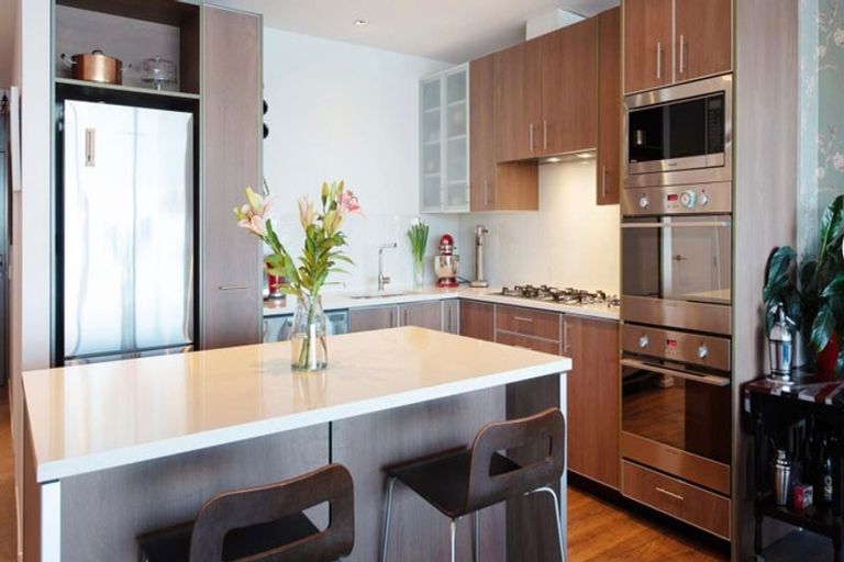 Photo of property in Patent 326 Apartments, 404s/326 Evans Bay Parade, Hataitai, Wellington, 6021