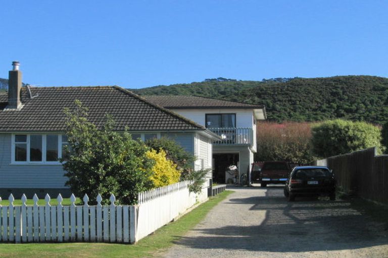Photo of property in 2/33 Ngatitoa Street, Takapuwahia, Porirua, 5022