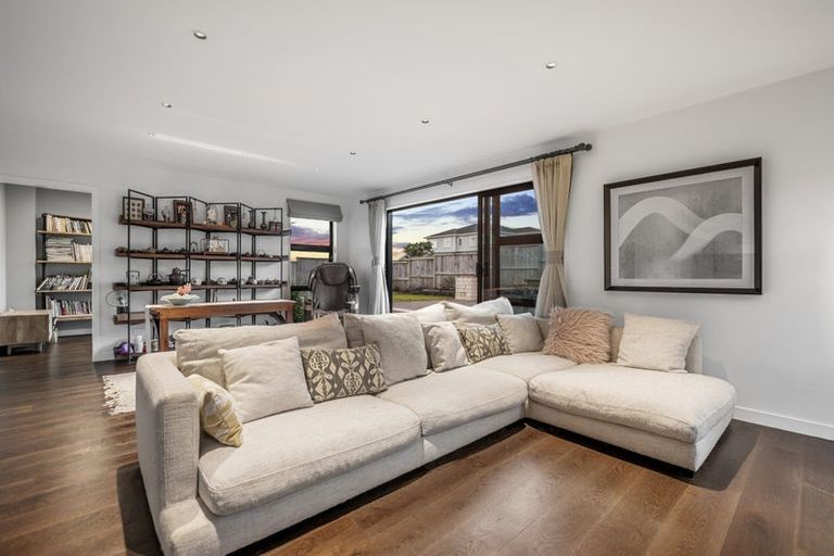 Photo of property in 3 Manawanui Way, Orewa, 0931