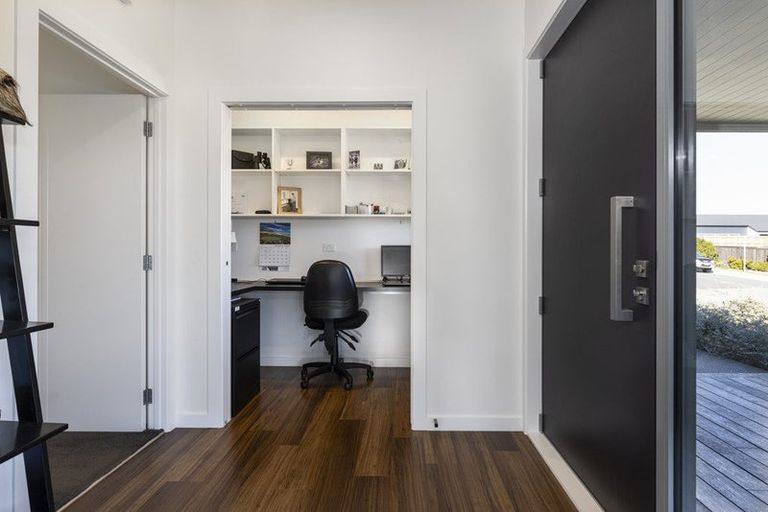 Photo of property in 2 Fantail Heights, Picton, 7220