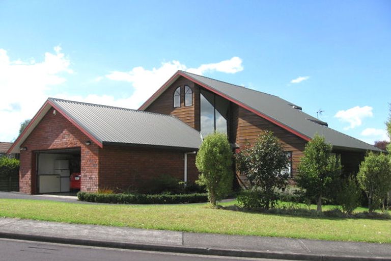 Photo of property in 4 Seagrove Road, West Harbour, Auckland, 0618