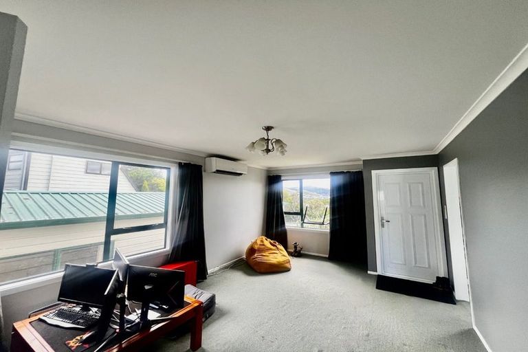 Photo of property in 6 Trilids Lane, Churton Park, Wellington, 6037