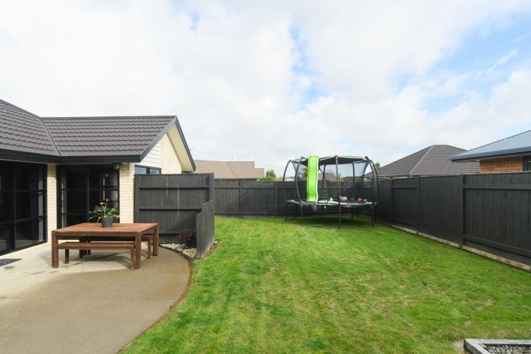 Photo of property in 6 Nevada Way, Kelvin Grove, Palmerston North, 4414