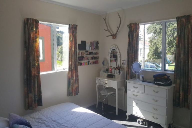 Photo of property in 100 Rangituhi Crescent, Takapuwahia, Porirua, 5022