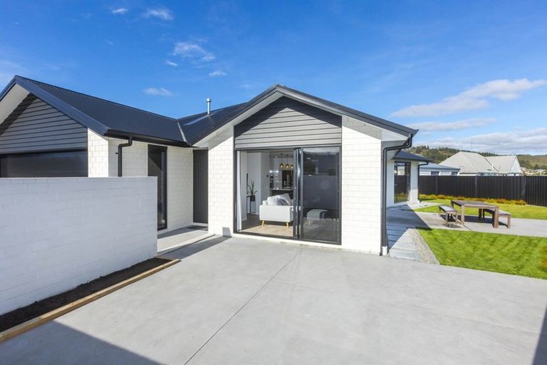 Photo of property in 13 Vernon Grove, Brown Owl, Upper Hutt, 5018