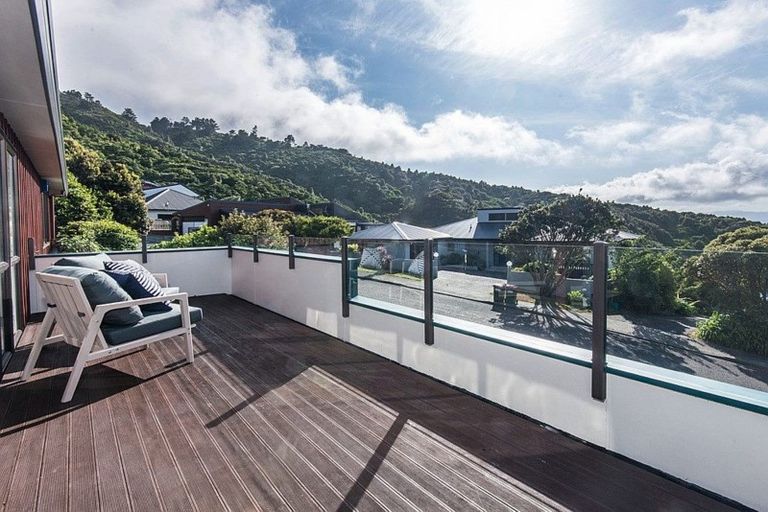 Photo of property in 13 Ramphal Terrace, Khandallah, Wellington, 6035