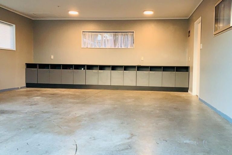 Photo of property in 92 Manhattan Heights, Glendene, Auckland, 0602