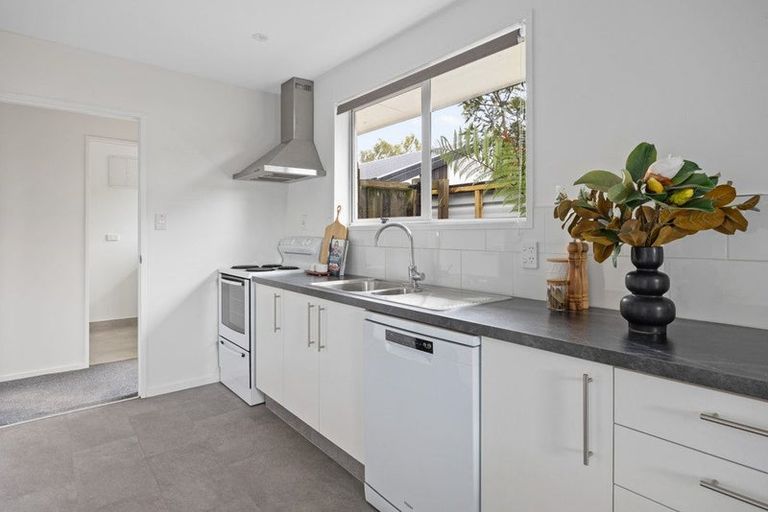 Photo of property in 25 Dunbarton Street, Redwood, Christchurch, 8051