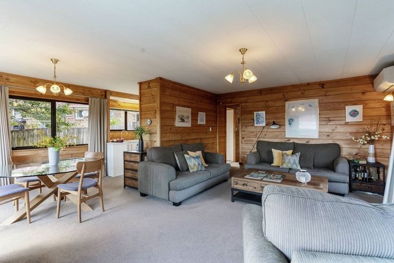 Photo of property in 2/22 Minaret Drive, Bucklands Beach, Auckland, 2014