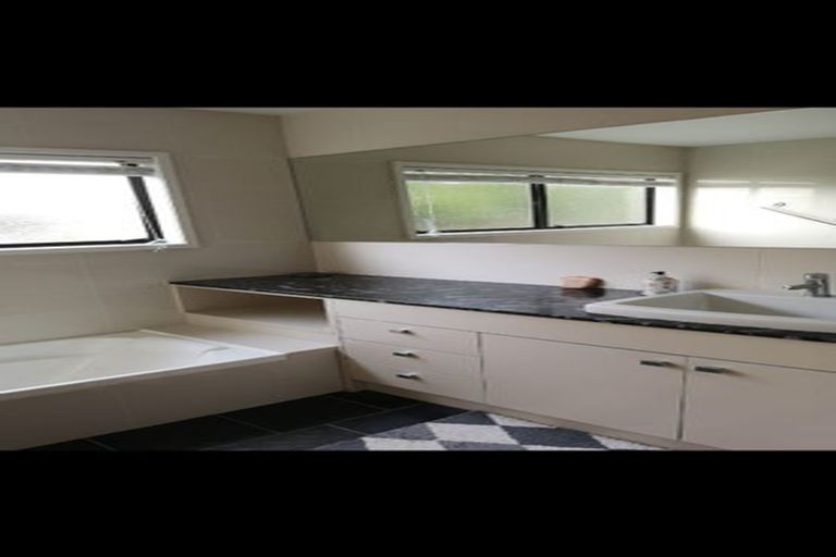 Photo of property in 62 Newhaven Terrace, Mairangi Bay, Auckland, 0630