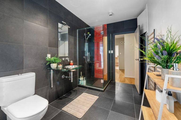 Photo of property in 14 Opou Road, Titirangi, Auckland, 0604