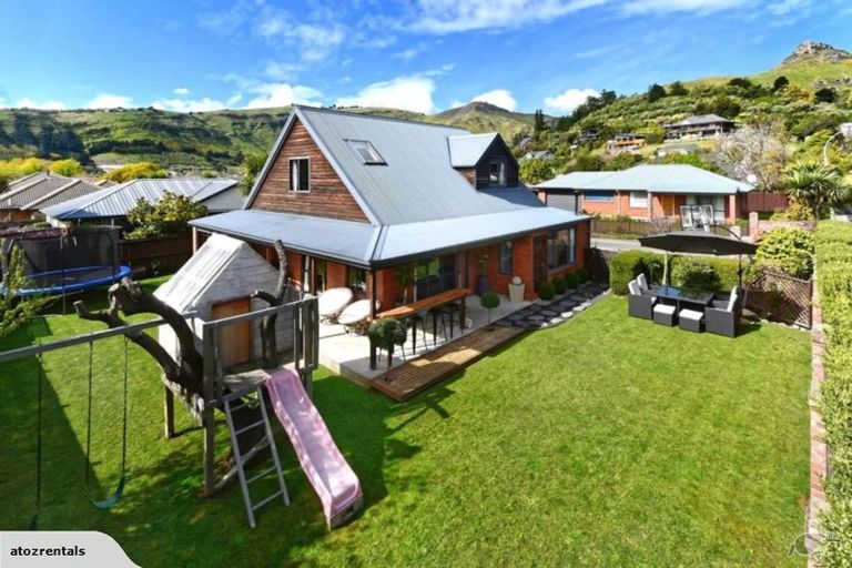 Photo of property in 1 Carinya Lane, Heathcote Valley, Christchurch, 8022