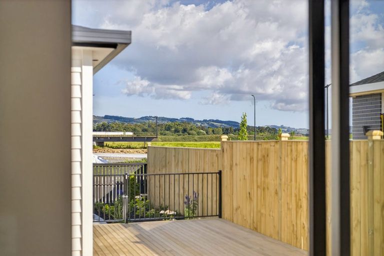 Photo of property in 10 Piko Road, Opaheke, 2113