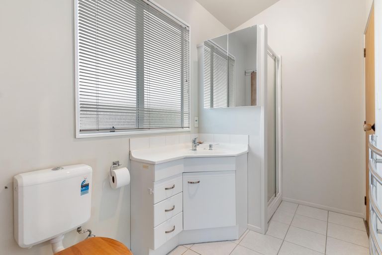 Photo of property in 14 Seaglen Place, Botany Downs, Auckland, 2010