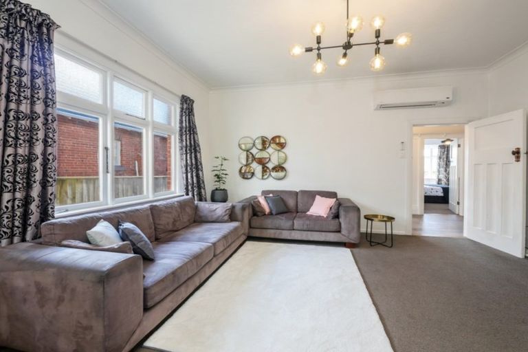 Photo of property in 33 Beach Street, Saint Clair, Dunedin, 9012