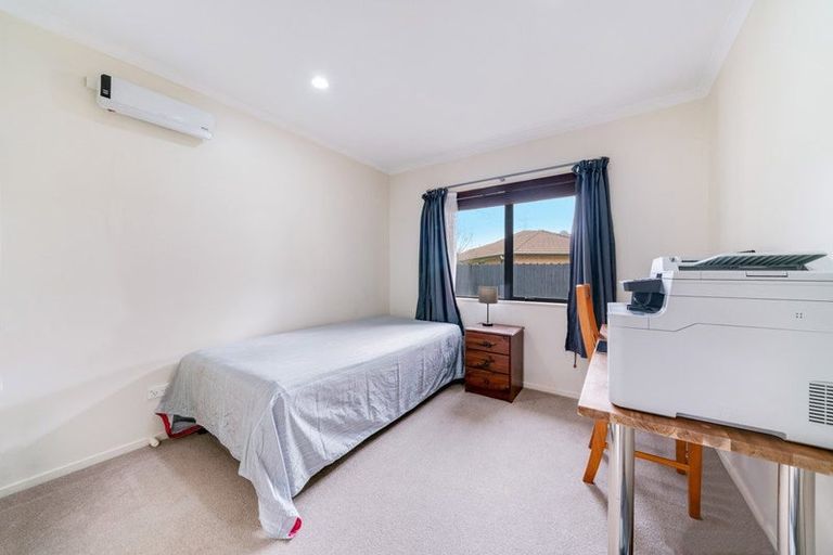 Photo of property in 8 Morewa Place, Takanini, 2112